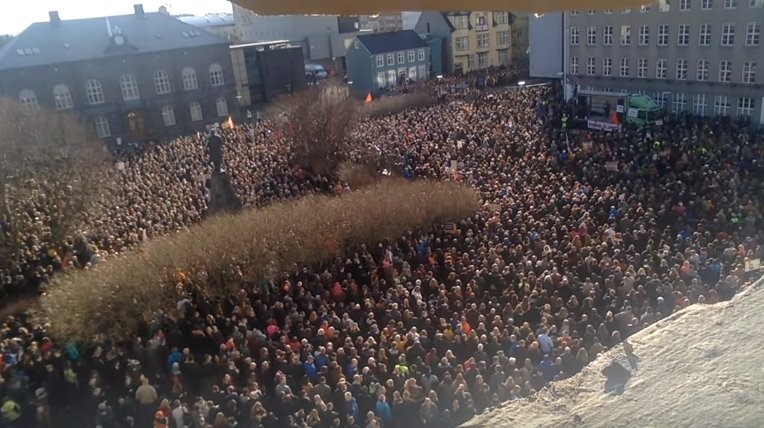 Large crowd protesting outside the Icelandic parliament building