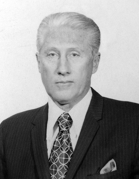 Portret służbowy FBI Marka Felta jako zastępcy dyrektora ds. operacyjnych, ok. 1972 r.