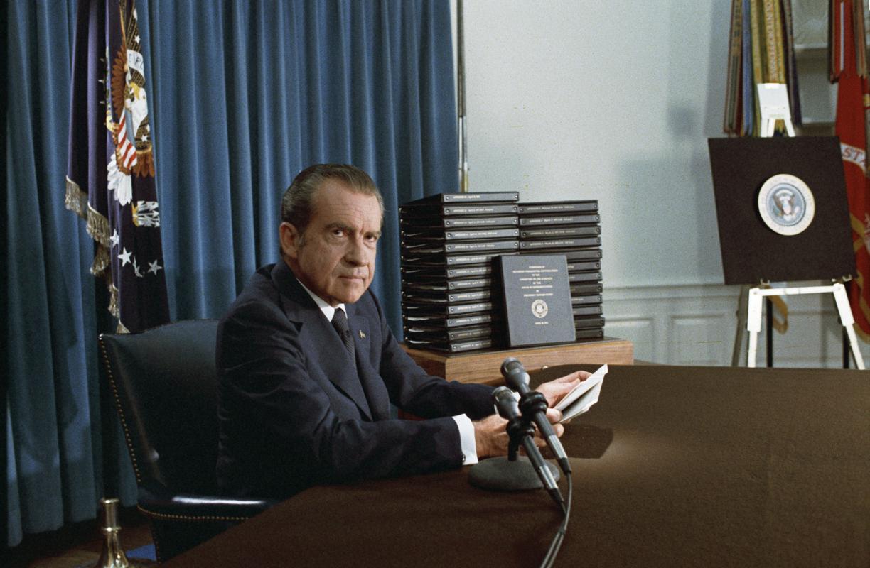 Richard Nixon nagrywający telewizyjne przemówienie do narodu w sprawie Watergate, 22 kwietnia 1974 r.