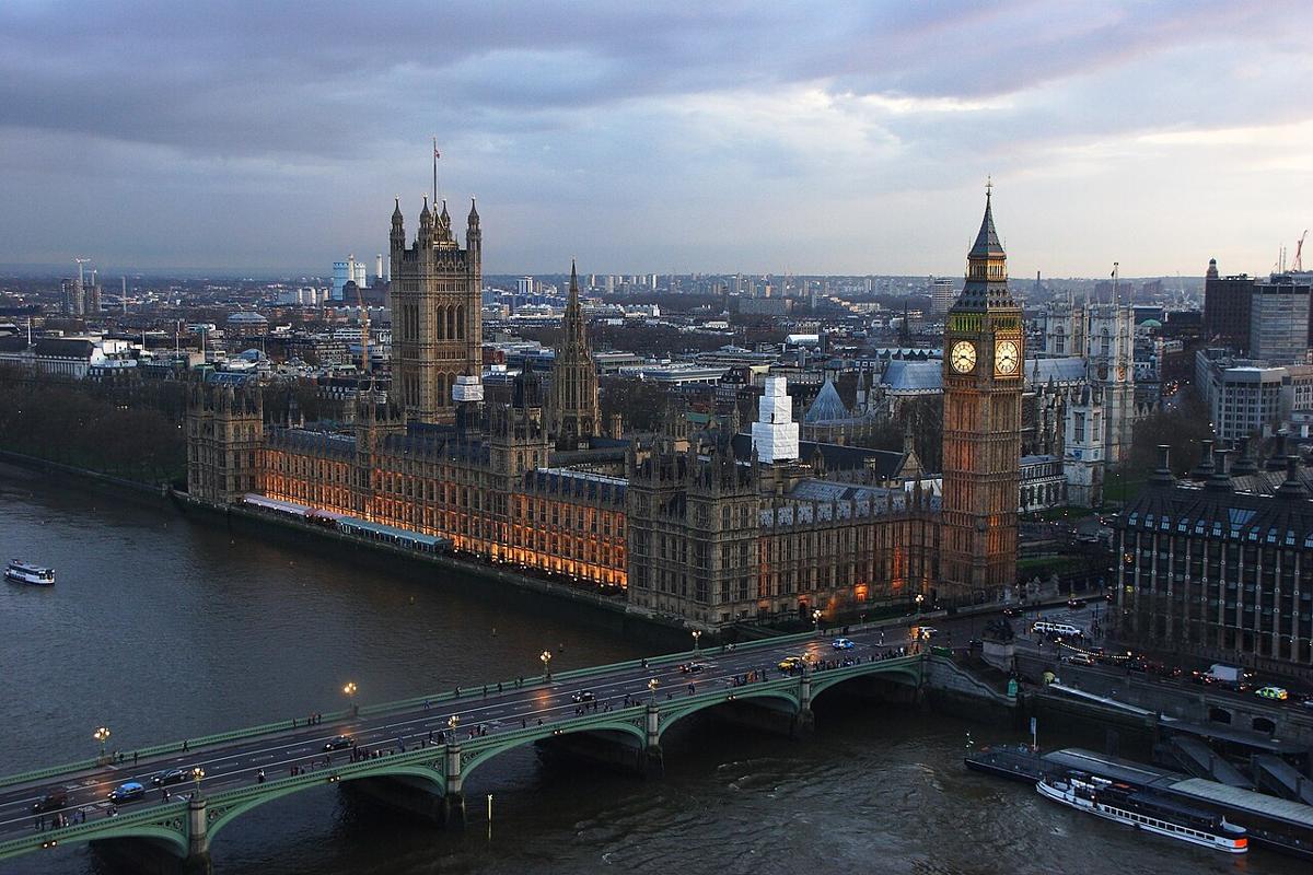 El Palacio de Westminster, sede del Parlamento del Reino Unido donde el Proyecto de Ley de Oficina del Denunciante está esperando su segunda lectura
